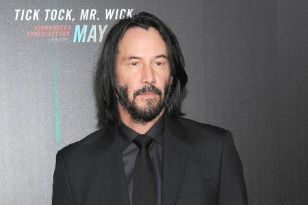 Keanu Reeves hat sich seinen Ruf als nettester Mann Hollywoods längst verdient. Aber nun kam heraus, dass auch Überraschungsauftritte bei Hochzeiten zu den Wohltaten gehören, die er anderen Menschen s ... Keanu Reeves hat sich seinen Ruf als nettester Mann Hollywoods längst verdient. Aber nun kam heraus, dass auch Überraschungsauftritte bei Hochzeiten zu den Wohltaten gehören, die er anderen Menschen s ...