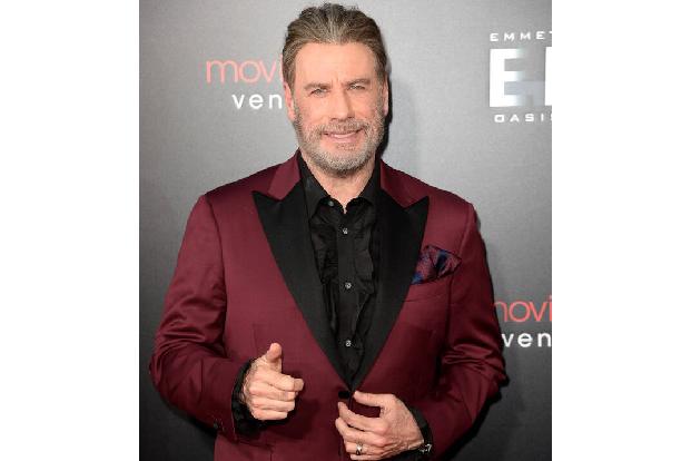 …erschien John Travolta als Zaungast bei einer Hochzeit, nachdem er den jungen Bräutigam am Vorabend zufällig in einer Bar kennengelernt hatte. Lässig im T-Shirt und Baseballcap tauchte er auf, um mit ...