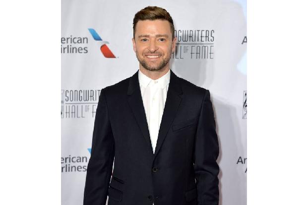 …Justin Timberlake gönnte sich gerade eine Auszeit und wanderte durch das Omni Mount Washington Resort, als dort eine Hochzeit gefeiert wurde. Die Mutter der Braut erspähte den Sänger und bat ihn um e ...