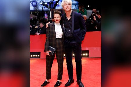 Slides, Slippers, Sneakers: Die Stars lieben es flach
