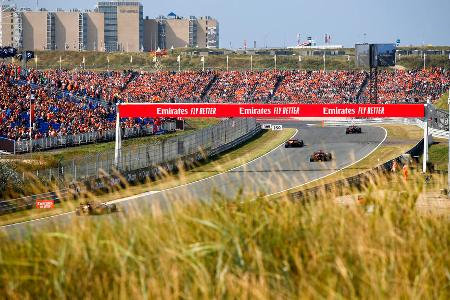Niederlande GP (04.09.) | Prognose: Der Vorsprung wächst - Zandvoort ist nicht nur fest in der Hand holländischer Fans, sondern war schon im letzten Jahr auch in sportlicher Hinsicht das Terrain des Niederländers Verstappen. Aber: Nach der Schmach von Spa ist Ferrari auf Wiedergutmachung aus. Der Küstenkurs, der jede Menge Abtrieb erfordert, dürfte auch dem Boliden der Scuderia liegen. Ein Podiumsplatz für Leclerc ist drin, der Rückstand wächst trotzdem an, weil Red Bull oben stehen wird.