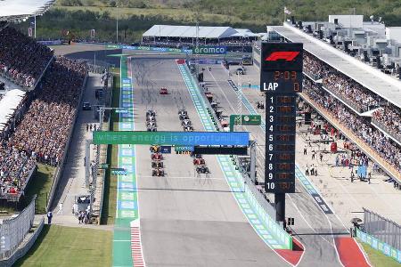 USA GP (23.10.) | Prognose: Verstappen macht die Titelverteidigung klar - Spätestens in den USA ist es soweit. Der Circuit of the Americas ist nicht unbedingt als Ferrari-Strecke bekannt, zumal erwartet wird, dass die Scuderia hier die letzte Motorenstrafe der Saison kassieren wird/muss. Verstappen hingegen weiß, wie man in Austin/Texas gewinnt. Der Sieg reicht ihm, um vorzeitig den Titel zu feiern.