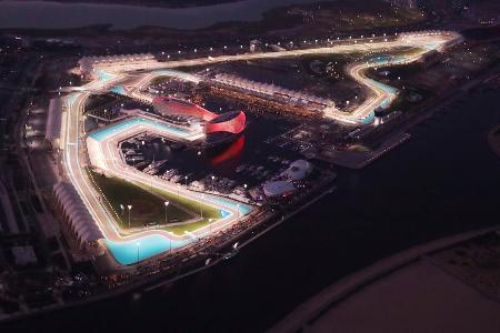 Abu Dhabi GP (20.11.) | Prognose: Triumphfahrt von Verstappen - An dem Ort, wo er 2021 seinen Premieren-Titel feierte, kann Verstappen auch ein Jahr später gewinnen, dieses Mal allerdings deutlich weniger kontrovers. Mit seinem dann 13. Sieg der Saison würde er mit Rekordhalter Michael Schumacher und Sebastian Vettel gleichziehen, denen die gleiche Anzahl an Saisonerfolgen gelang.