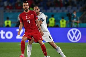 Schalke holt türkischen Nationalstürmer Karaman