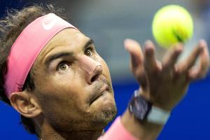 Trotz Schwächephase und Nasentreffer: Nadal in Runde 3
