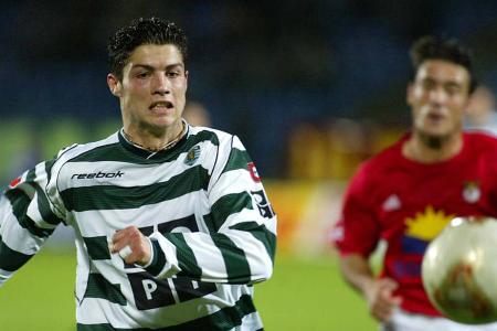 Als CR7 letztmals nicht in der Champions League spielte - Cristiano Ronaldo hat in den letzten zwei Jahrzehnten die Champions League dominiert. In dieser Saison verpasst der Portugiese erstmals seit 2003/2004 die Teilnahme an der Königsklasse. Ein Rückblick in die Sport-Welt 2003, als ein Spieler vom VfL Bochum die Bundesliga-Torjägerkanone holte, Roger Federer seinen ersten Grand-Slam-Titel gewann und ein heutiger BVB-Star geboren wurde: Als CR7 letztmals nicht in der Champions League spielte - Cristiano Ronaldo hat in den letzten zwei Jahrzehnten die Champions League dominiert. In dieser Saison verpasst der Portugiese erstmals seit 2003/2004 die Teilnahme an der Königsklasse. Ein Rückblick in die Sport-Welt 2003, als ein Spieler vom VfL Bochum die Bundesliga-Torjägerkanone holte, Roger Federer seinen ersten Grand-Slam-Titel gewann und ein heutiger BVB-Star geboren wurde: