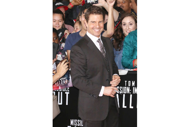 Diese Szene ist vielleicht nicht banal, aber so aufwändig, dass man sie eigentlich nicht wiederholen möchte. Doch Tom Cruise ist ingesamt 106 Mal für den Fallschirmsprung in 'Mission: Impossible - Fal ...