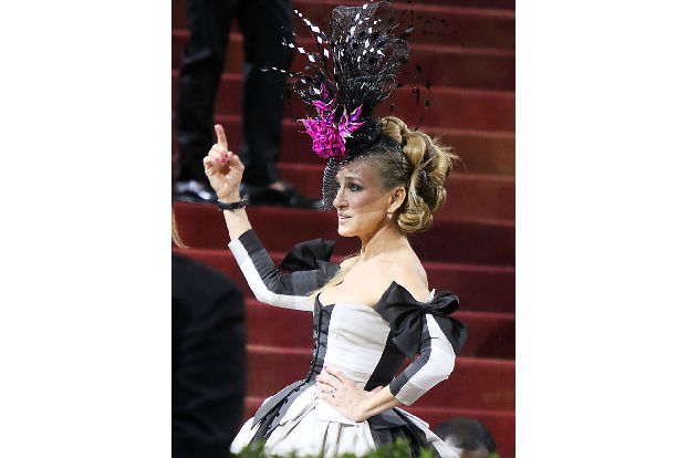 Sarah Jessica Parker wurde während der Dreharbeiten zu 'Sex And The City' schwanger, doch außer am Bauch legte die Schauspielerin nirgendwo zu. Dass sie plötzlich nur noch in weiteren Gewändern zu seh ...
