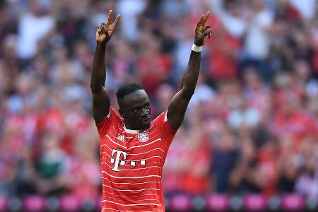 ANGRIFF: Sadio Mané - Note: 4,0 - War über weite Strecken nicht optimal ins Spiel der Bayern eingebunden. Hatte gegen die Dreierkette des Gegners generell Schwierigkeiten, verlässlich für Gefahr zu sorgen. Legte eine Müller-Chance stark auf (23.). Kam im ganzen Spiel nur zu einer Chance, die er liegen ließ (68.). Fiel deshalb im Vergleich mit den anderen Offensivkollegen erneut ein Stück weit ab.