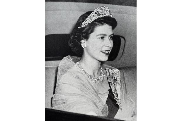 96 Jahre alt, über 70 Jahre auf dem Thron: Königin Elizabeth II. war eine der letzten Konstanten im Leben der Menschen nicht nur in Großbritannien, sondern rund um die Welt. Zahlreiche Politiker*innen ...