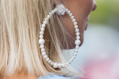 Pearlcore: Perlenschmuck legt 2022 ein verstaubtes Image ab Pearlcore: Perlenschmuck legt 2022 ein verstaubtes Image ab
