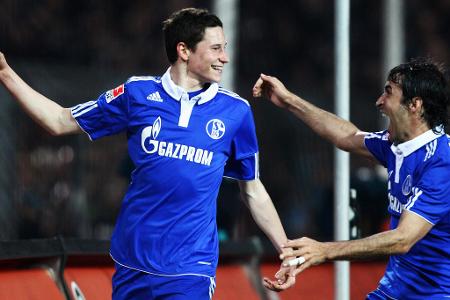 Platz 6: Julian Draxler (FC Schalke 04) - 17 Jahre, 193 Tage - Zwar trägt Julian Draxler (l.) nicht mehr das Trikot des FC Schalke 04, dennoch ist er mit 17 Jahren und 193 Tagen der jüngste Torschütze der Knappen in der Bundesliga. Draxler markierte am 1. April 2011 den Treffer zum 2:0-Endstand am Millerntor gegen den FC St. Pauli.