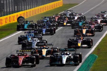 Formel 1: Noten und Einzelkritik zum Großen Preis von Italien - Max Verstappen feiert in Monza seinen fünften Sieg in Folge. Beim Ferrari-Heimspiel siegt der Red-Bull-Pilot vor Charles Leclerc und George Russell und macht damit einen weiteren großen Schritt Richtung zweiten WM-Titel. Mick Schumacher landete auf einem ordentlichen zwölften Platz, Sebastian Vettel musste aufgeben. Alle Formel-1-Stars in der Einzelkritik: Formel 1: Noten und Einzelkritik zum Großen Preis von Italien - Max Verstappen feiert in Monza seinen fünften Sieg in Folge. Beim Ferrari-Heimspiel siegt der Red-Bull-Pilot vor Charles Leclerc und George Russell und macht damit einen weiteren großen Schritt Richtung zweiten WM-Titel. Mick Schumacher landete auf einem ordentlichen zwölften Platz, Sebastian Vettel musste aufgeben. Alle Formel-1-Stars in der Einzelkritik: