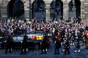 Kilometerlange Schlangen: Schottland nimmt Abschied von der Queen