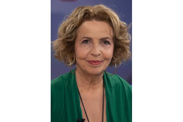 Und noch ein Promi wurde am gleichen Tag in München ausgezeichnet: Die meisten kennen Michaela May als Schauspielerin in Rosamunde-Pilcher-Produktionen und TV-Serien, doch sie kann noch mehr: Sie mach ...