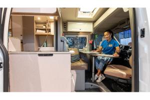 Delfin-Campingbus mit variablem Bett