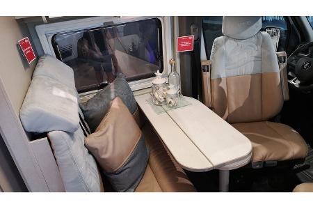 Bürstner Delfin C621 Limited Campingbus Sitzgruppe Tisch und Bank