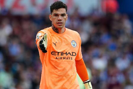 Manchester City - TOR: Ederson - Note 3,5 - Musste keinen einzigen Schuss abwehren und doch einmal hinter sich greifen. In dieser Hinsicht ein äußerst bitterer Abend für den Schlussmann. Spielte aufmerksam mit und klärte auch dreißig Meter vor seinem Tor per Kopf.