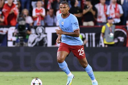 Manuel Akanji - Note 3,5 - Im ersten Abschnitt gegen seinen Ex-Klub praktisch beschäftigungslos, sah nach der Pause nicht immer glücklich aus - besonders, als er sich von Reus austanzen ließ (52.). Gewann unter dem Strich dennoch 60 Prozent seiner Zweikämpfe.