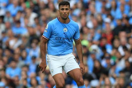 MITTELFELD: Rodri - Note 3,5 - Hatte ein gutes Tempo mit dem Ball am Fuß und ordnete das Spiel mit viel Übersicht. Fiel nach gutem Start aber mehr und mehr ab. Am Ende rissen andere Akteure das Ruder für Manchester rum.