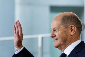 Scholz baut Basketballer auf