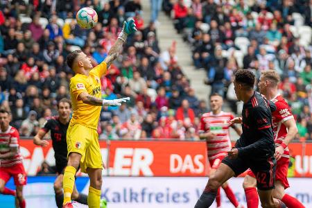 FC Augsburg vs. FC Bayern: Noten und Einzelkritik - Am Samstagnachmittag gastierte der FC Bayern in der Bundesliga beim FC Augsburg. Nach drei Unentschieden in Folge setzte es für den Rekordmeister dort den nächsten Rückschlag. Die Elf von Julian Nagelsmann verlor gegen einen forschen FCA mit 0:1. Alle Akteure in der Einzelkritik: FC Augsburg vs. FC Bayern: Noten und Einzelkritik - Am Samstagnachmittag gastierte der FC Bayern in der Bundesliga beim FC Augsburg. Nach drei Unentschieden in Folge setzte es für den Rekordmeister dort den nächsten Rückschlag. Die Elf von Julian Nagelsmann verlor gegen einen forschen FCA mit 0:1. Alle Akteure in der Einzelkritik: