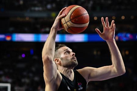 Jonas Wolfarth-Botterman - Note 3,0 - 'WoBo' hat sich im Verlauf des Turniers zum Fan-Liebling gemausert. Trotz spielerischer Limitationen war er für Deutschland ein wichtiger Spieler in der Rotation. Er gab dem deutschen Spiel mit seiner Defensive wichtige Energie. Wenige hätten es vor dem Turnier für möglich gehalten, aber der Center kam in jedem Spiel zum Einsatz.