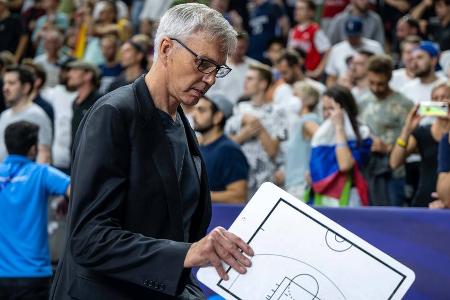 Gordon Herbert - Note 1,5 - Vor dem EM-Start zweifelten viele am Bundestrainer. Diese Skepsis dürfte der Kanadier begraben haben. Die deutsche Mannschaft war über das Turnier hinweg stark eingestellt. Einzig im Halbfinale gegen Spanien gab es Kritik an seinem Coaching. Im Großen und Ganzen aber nur ein schmaler Makel eines insgesamt starken Turniers. Herbert hat der Basketball-Nationalmannschaft neues Leben eingehaucht.
