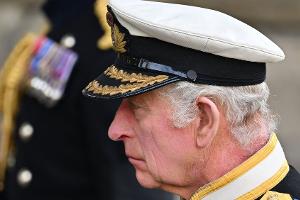 "God save The King": Charles kämpft in der Kirche mit den Tränen
