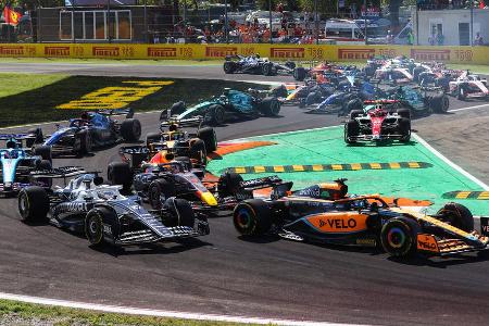 Fünf freie Formel-1-Cockpits und jede Menge Gerüchte - Im Herbst ist die 'Silly Season' der Formel 1 in der Regel vorbei. Doch in diesem Jahr ziehen sich die wilden Spekulationen bis in die Schlussphase der Saison. Der Grund: Noch immer sind für 2023 fünf Cockpits zu vergeben. Entsprechend viele Fahrer machen sich Hoffnungen auf einen Platz. Wie ist der Stand? Was passiert mit Mick Schumacher, Daniel Ricciardo und Co.? Ein Überblick über die heißesten F1-Gerüchte: