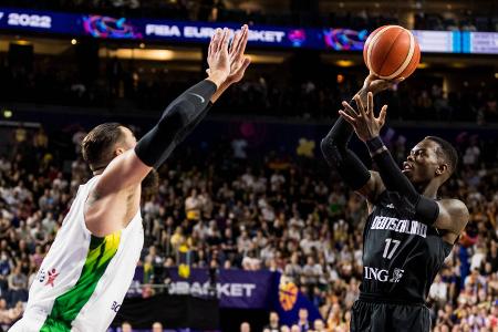 Dennis Schröder - Note 1,0 - Völlig zu Recht wurde der deutsche Kapitän unter die fünf besten Spieler des Turniers gewählt. Mit 22 Punkten und 7 Assists pro Spiel war Schröder zu jedem Zeitpunkt des Turniers der Denker und Lenker des DBB-Teams. Nach der Kritik an ihm bei der WM 2019 in China sahen die Fans bei der Heim-EM den besten Schröder im Trikot der Nationalmannschaft.