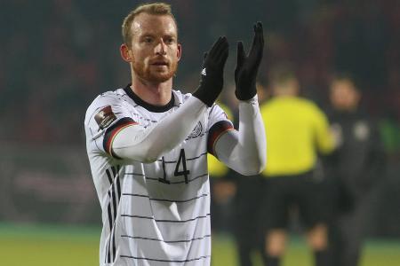 Maximilian Arnold (VfL Wolfsburg) - Wie schon im letzten Herbst kurzfristig nachnominiert. Für Arnold spricht, dass er stets Flicks erste B-Wahl ist, sofern ein Stammspieler wie Goretzka ausfällt. Gegen Arnold spricht die große Konkurrenz im zentralen Mittelfeld und sein schwacher Bundesliga-Start in Wolfsburg.
