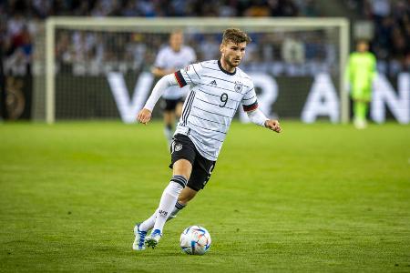 Timo Werner (RB Leipzig) - Um seine WM-Chancen zu erhöhen wechselte Werner von Chelsea zurück nach Leipzig. Bislang mit durchwachsenem Erfolg, erzielte für RB erst einen Treffer. Muss sich bis zum Turnier in Katar steigern, um in die erste Elf zu rücken.