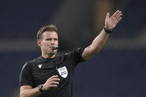 Brych will "bis zur Winterpause" über Karriere entscheiden