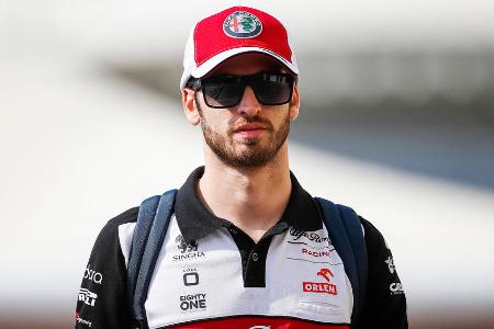 Giovinazzi darf auf Rückkehr hoffen - Die engen Verbindungen von Haas und Ferrari lassen Antonio Giovinazzi von einer Rückkehr in die Formel 1 träumen. Der Italiener steht bei Günther Steiner und Co. angeblich hoch im Kurs. Allerdings soll er hinter Nico Hülkenberg und Daniel Ricciardo in der Gunst des Teamchefs nur Option Nummer drei sein.