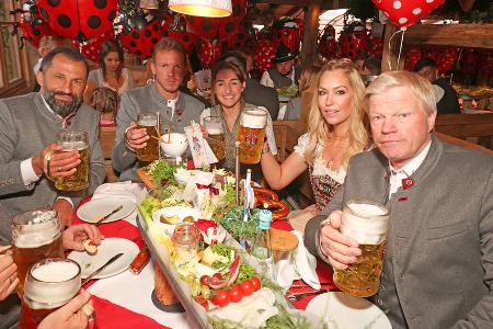 Die Verantwortlichen des FC Bayern in trauter Runde
