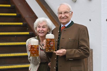 Auch dabei: Aufsichtsratsmitglied und Ex-Ministerpräsident von Bayern Edmund Stoiber
