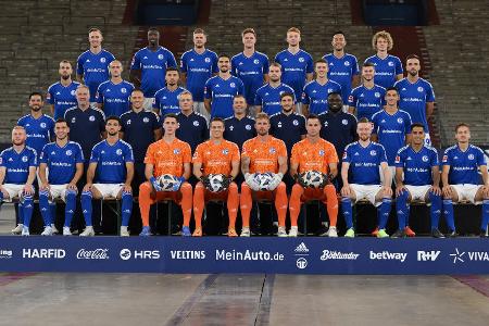 Die Gewinner und Verlierer des Schalker Saisonstarts - Nach sieben Spieltagen steht der FC Schalke in der Bundesliga zwar über dem Strich, überzeugte spielerisch und punktetechnisch aber noch nicht. Wer spielte sich bei den Knappen bislang in den Vordergrund, wer blieb dagegen hinter den Erwartungen zurück? Die Gewinner und Verlierer des Saisonstarts bei den Knappen: Die Gewinner und Verlierer des Schalker Saisonstarts - Nach sieben Spieltagen steht der FC Schalke in der Bundesliga zwar über dem Strich, überzeugte spielerisch und punktetechnisch aber noch nicht. Wer spielte sich bei den Knappen bislang in den Vordergrund, wer blieb dagegen hinter den Erwartungen zurück? Die Gewinner und Verlierer des Saisonstarts bei den Knappen: