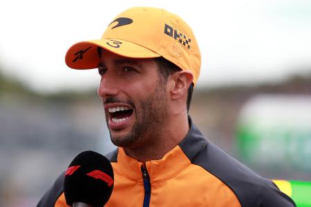 Vergeht Ricciardo das Lächeln? - Eins ist für Daniel Ricciardo klar: Ein Dasein im Hinterfeld der Formel 1 kommt für ihn nicht infrage. Der Australier würde lieber ein Sabbatjahr einlegen, anstatt um die Rote Laterne zu fahren. Doch damit schränkt er seine Optionen selbst ein. Mit einer Rolle als Mercedes-Reservist wurde er schon in Verbindung gebracht. Auch die alte Liebe Alpine/Renault soll noch leicht flackern. Ausgeschlossen ist keine der beiden Varianten.