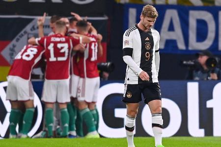 Deutschland vs. Ungarn: Noten und Einzelkritik - Am Freitagabend hat die deutsche Nationalmannschaft ihr vorletztes Pflichtspiel vor der WM bestritten. Gegen Ungarn verlor ein einfallsloses und uninspiriertes deutsches Team nach einem frühen Standardgegentor mit 0:1. Alle DFB-Stars in der Einzelkritik: Deutschland vs. Ungarn: Noten und Einzelkritik - Am Freitagabend hat die deutsche Nationalmannschaft ihr vorletztes Pflichtspiel vor der WM bestritten. Gegen Ungarn verlor ein einfallsloses und uninspiriertes deutsches Team nach einem frühen Standardgegentor mit 0:1. Alle DFB-Stars in der Einzelkritik: