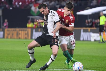 ABWEHR: Jonas Hofmann - Note: 4,0 - Wurde in den offensiven Positionen häufig gesucht, aber selten optimal bedient. Konnte deshalb kaum einmal Tempo aufnehmen. Rückte im zweiten Durchgang eine Position nach vorne. Brachte keine einzige Flanke an den Mann, im Kombinationsspiel mit ordentlichen Ansätzen.