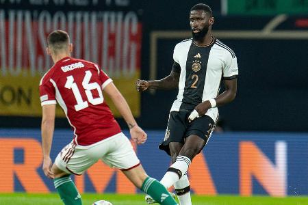 Antonio Rüdiger - Note: 3,5 - Startete in der Defensive bärenstark in die Partie und war in den ersten Zweikämpfen sofort zur Stelle. Zeigte später öfter in den Laufduellen kleinere Schwächen. Bei Standards ebenfalls mit Konzentrationsaussetzern. Fand im Spielaufbau kaum Mittel.