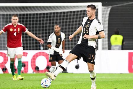 Niklas Süle - Note: 3,0 - Wirkte bei den meisten Angriffen aus dem Spiel heraus in den direkten Duellen robust. Verlor im ganzen Spiel nicht einen Zweikampf und verhinderte mehrfach Abschlüsse durch rechtzeitiges Eingreifen. Wenn der Gegner schneller und direkter spielte, fehlte ihm mitunter etwas die Spitzigkeit.