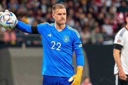 TOR: Marc-André ter Stegen - Note: 2,0 - Profilierte sich trotz der drei Gegentreffer einmal mehr als starker Vertreter des an Corona erkrankten Manuel Neuer. Hielt gleich beim ersten Schuss auf sein Tor überragend gegen Sterling (25.). War später gegen den englischen Angreifer erneut zur Stelle (44., 48.), ehe er bei den Gegentoren dann keinerlei Abwehrchance hatte. Zeigte gegen Saka in der Schlussminute eine weitere Glanzparade.