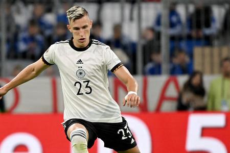 Nico Schlotterbeck - Note: 5,0 - Lieferte sich von Beginn an viele intensive Privatduelle mit Harry Kane. Bekam seine Zweikampfstärke jedoch nicht auf den Rasen. Ließ sich bei der besten Chance der ersten Halbzeit von Sterling abkochen (25.). Vor dem 2:2 rückte er deutlich zu früh aus der Kette nach vorne. Verursachte obendrein den Elfmeter (82.). Bitterer Abend für den BVB-Star.