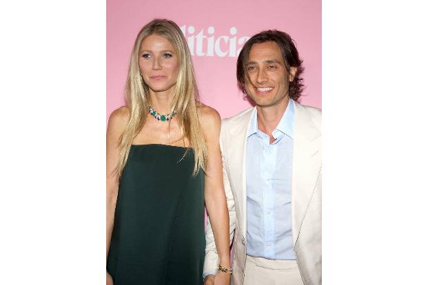 Heutzutage ist Gwyneth mit Brad Falchuk verheiratet, aber bevor sie ihr Glück mit dem TV-Produzenten fand, durchlief sie einige schlagzeilenträchtige Beziehungen mit A-List-Kollegen…
