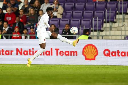 Alphonso Davies (Kanada) - Nach der Qualifikation für die WM zeigten sich die Kanadier zuletzt unbeständig. In den jüngsten Freundschaftsspielen gegen Katar (2:0) und Uruguay (0:2) setzte sich dieser Eindruck fort. Davies war jedoch in beiden Partien einer der besten Spieler seiner Mannschaft und legte gegen den WM-Gastgeber ein Tor auf. Im zweiten Spiel beorderte ihn Nationaltrainer John Herdman sogar auf die Zehnerposition.