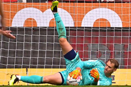TOR: Manuel Neuer - Note: 2,5 - Hatte insgesamt wenig zu tun. Wie gewohnt als mitspielender Torwart gut dabei, gegen Diabys Schuss in Halbzeit eins locker zur Stelle. Musste trotz weniger Aktionen wach bleiben und war es: Mit tollem Reflex parierte er mit dem Fuß einen Schuss aus kurzer Distanz (64.).