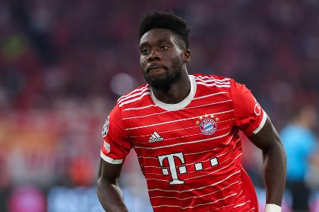 ABWEHR: Alphonso Davies - Note: 2,0 - Gerade zu Beginn offensiv ein Aktivposten. Beackerte den linken Flügel und war in etliche Angriffe verwickelt. Defensiv hatte der Kanadier Frimpong meist im Griff. Größtes Manko: Bei keinem der Tore in der Entstehung beteiligt.
