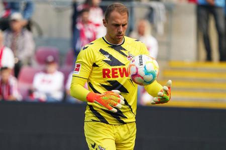 1. FC Köln - TOR: Marvin Schwäbe - Note: 2,0 - Zeigte auf der Linie ein tolles Bundesligaspiel und hielt seine Mannschaft gerade im ersten Durchgang im Spiel. Parierte allein gegen Malen dreimal richtig stark (18., 26., 40.). Bei Adeyemis Doppelchance ebenfalls mit starkem Reflex (33.). Sah höchstens beim zweiten Gegentreffer ein bisschen unglücklich aus.